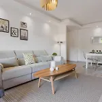 Appartement Charming 3br 3 Min. Away From The