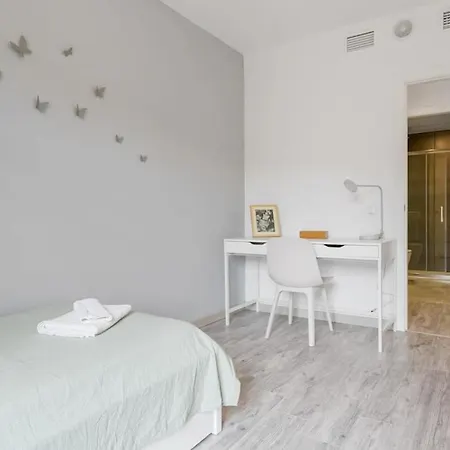 Charming 3br 3 Min. Away From The * Marbellac