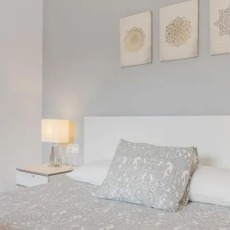 Charming 3br 3 Min. Away From The * Marbellac